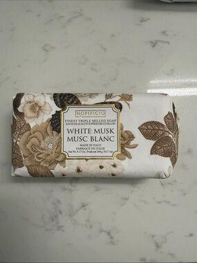 White Musk Triple Milled Hand Soap - White & Brown solid bar non liquid